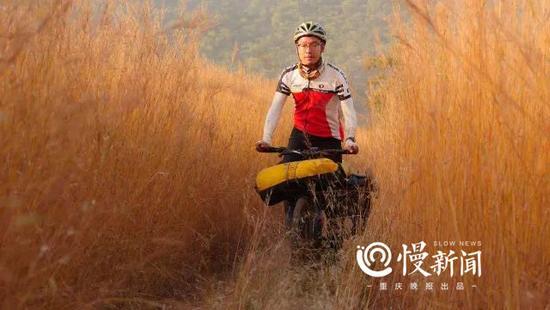 幾內(nèi)亞，荒草地，美到想自拍；這路上，拍了人生中最多的自拍。