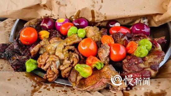 一路上，吃了太多“黑暗料理”，想念重慶火鍋。
